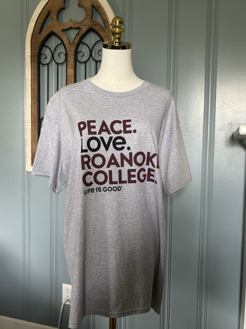 Life is Good Collegiate-Blue 84 Vintage Collection Roanoke College Gray Tee L